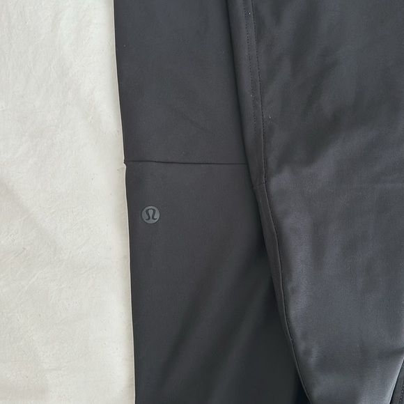 Men’s lululemonn joggers - Picture 3 of 3